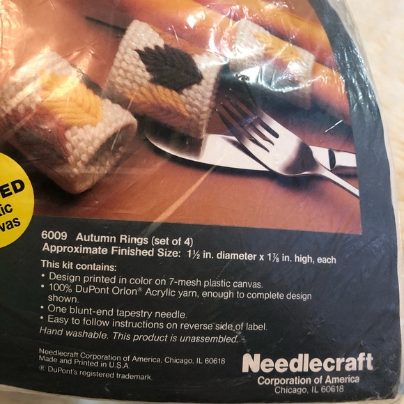 New Vintage Needlecraft Plastic Canvas Napkin Ring Kit Autumn Leaves Brown - Picture 3 of 4